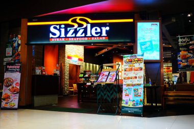 BANGKOK, THAILAND - 11 Ocak 2021 Sizzler restoranı, Kaliforniya 'da merkezi Ocak 1958' de kurulan bir Amerikan restoran zinciri..