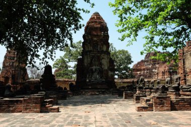 Antik Wat Mahathat Tapınağı Ayutthaya ilinin ünlü tarihi simgesi, Tayland.