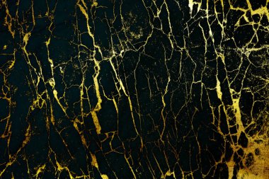 Siyah Duvar Arkaplanındaki Altın Mermer Doku.