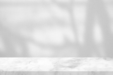 Beton Duvar Dokusu Arkaplanında Ağaç Dallı Beyaz Mermer Masa, Ürün Sunum Arkaplanı, Görünüm ve Moda İçin Uygun.