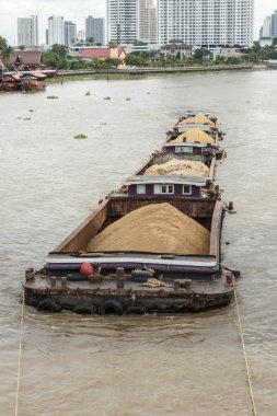 Kum mavna Bangkok Chao Phraya Nehri üzerinde.
