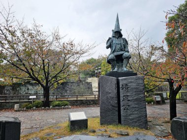 Kumamoto, Japonya - 17 Kasım 2023: Kato Kiyomasa Heykeli, Kumamoto Kalesi, Japonya 'nın kurucusu.