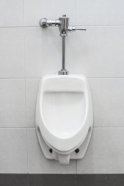 erkekler tuvaleti yakın çekim