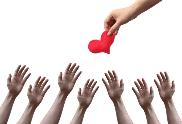 Mão dando um coração vermelho — Fotografia de Stock