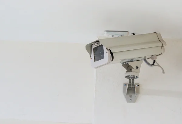 CCTV kamery zainstalowane w budynku — Zdjęcie stockowe