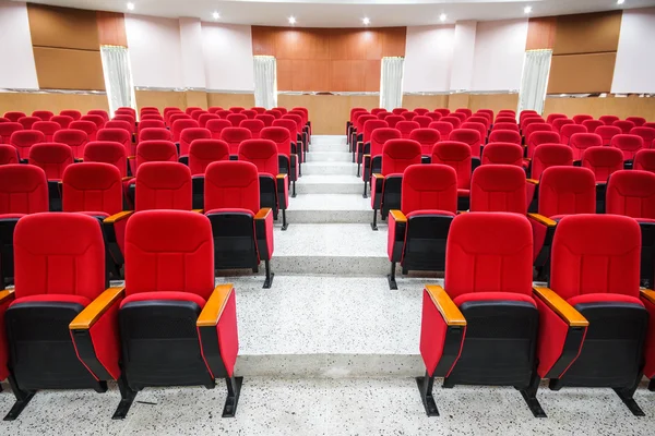 Chaises de conférence rouges — Photo