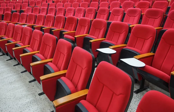 Chaises de conférence rouges — Photo