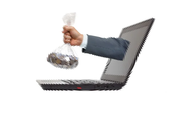 Hand eines Geschäftsmannes mit einer großen Tüte Münzen, die aus einem Laptop-Bildschirm kommen — Stockbild Hand eines Geschäftsmannes mit einer Tüte Münzen — Stockfoto