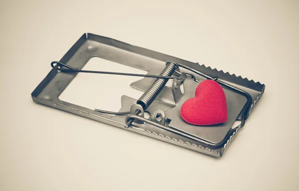 Metal Love trap with red heart — Stock Photo, Image