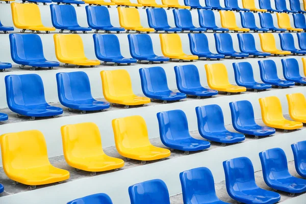 Rzędy krzeseł w stadion — Zdjęcie stockowe