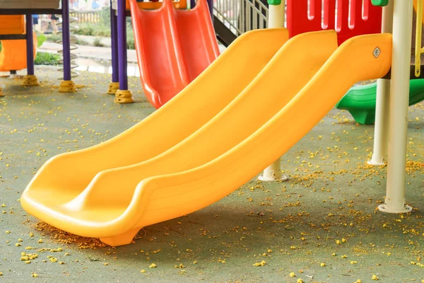 Bunter Spielplatz für Kinder — Stockfoto