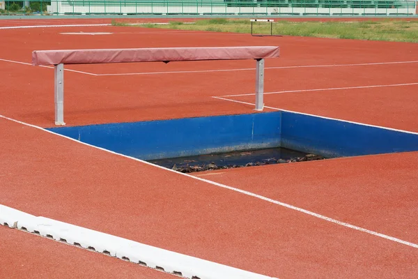 Pista con obstáculo y charco — Foto de Stock