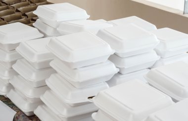 Köpük kutu yığınları