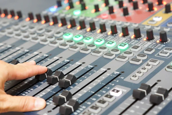  profesyonel ses kaydı kullanarak ele