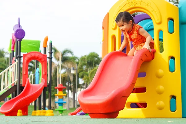 Parco giochi colorato per bambini — Foto Stock