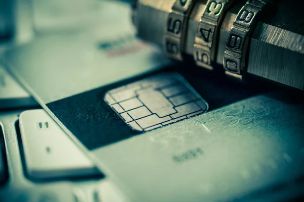 Sicherheitsschloss auf Kreditkarte — Stockfoto