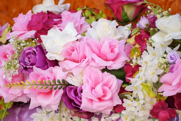 Bröllop dekoration av färska blommor — Stockfoto