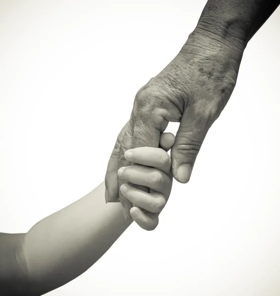 年幼的婴儿触摸苍老的手的手 — 图库照片