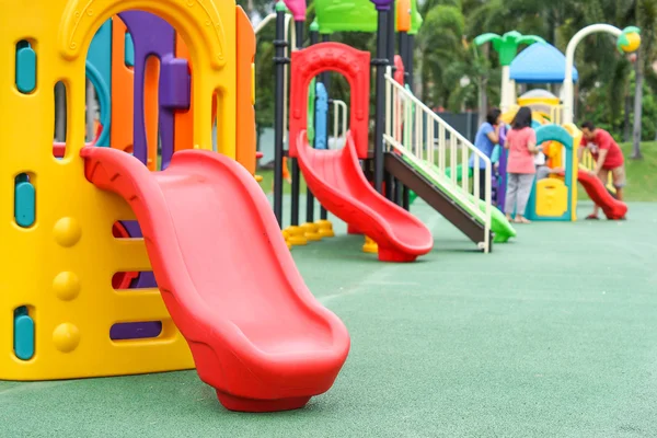 Colorido atractivo parque infantil — Foto de Stock