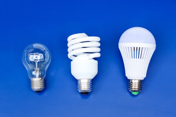 Velha e nova geração de lâmpadas — Fotografia de Stock