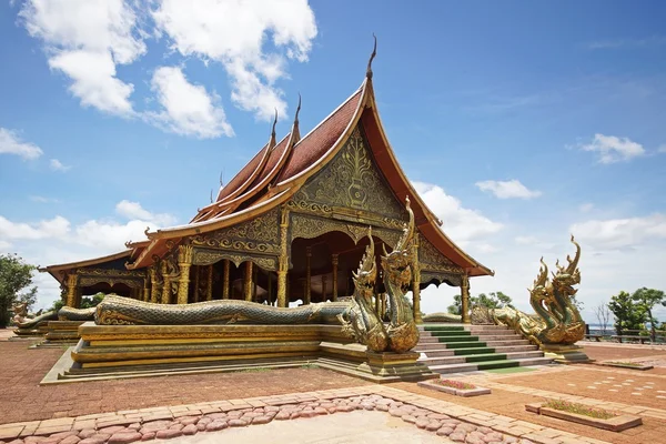 Láthatatlan Thaiföld. Wat Sirindhorn Phu Enikő — Stock Fotó