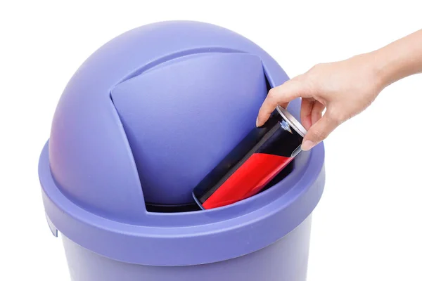 Hand Legt Eine Aluminiumdose Den Papierkorb Isoliert Auf Weißem Hintergrund Stockbild
