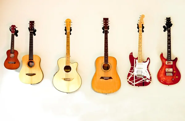 Set akustischer Gitarren — Stockfoto