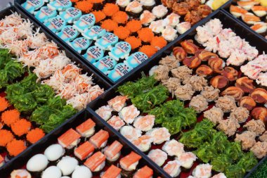 Japon suşi rulo çeşitli