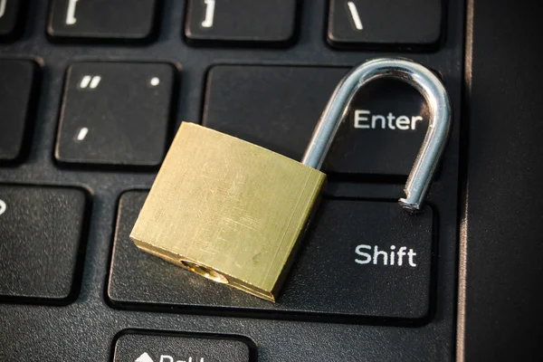 Unlocked security lock on keyboard — Stock Photo, Image