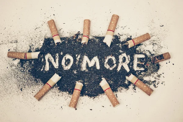 Cenere di sigaretta senza più parola — Foto Stock