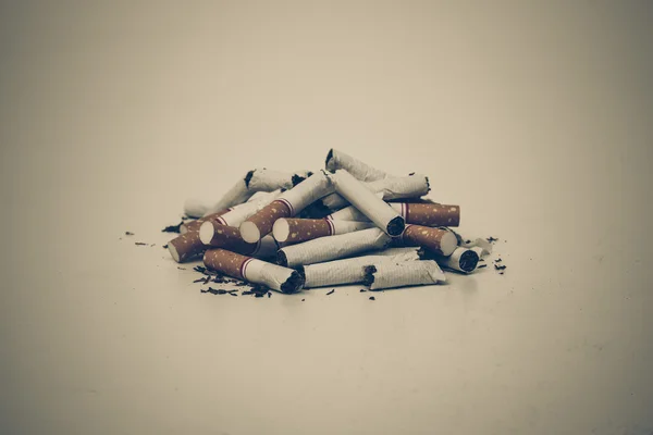 A pile of broken, destroyed cigarettes — Stock Photo, Image