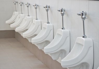 Erkekler tuvaleti beyaz