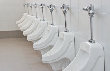 Erkekler tuvaleti beyaz