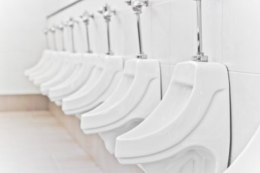 Erkekler tuvaleti beyaz