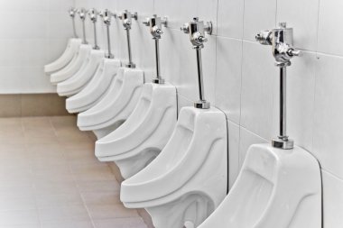 Erkekler tuvaleti beyaz