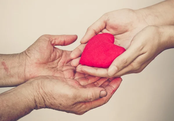 Cuore giocattolo rosso — Foto Stock