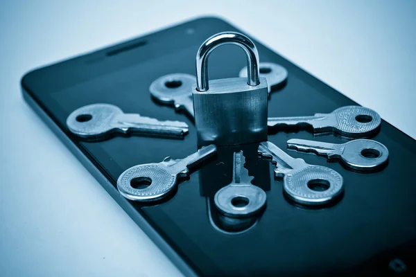 Mobile phone security breach — Stock Photo, Image
