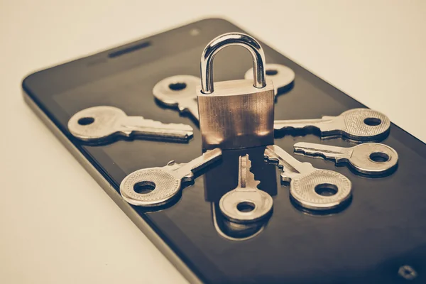 Mobile phone security breach — Stock Photo, Image