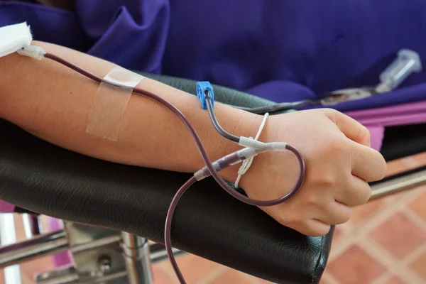 Донорство крові здійснюється на відкритому повітрі — стокове фото