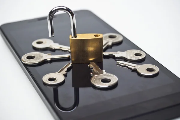 Schending van de beveiliging van de mobiele telefoon — Stockfoto