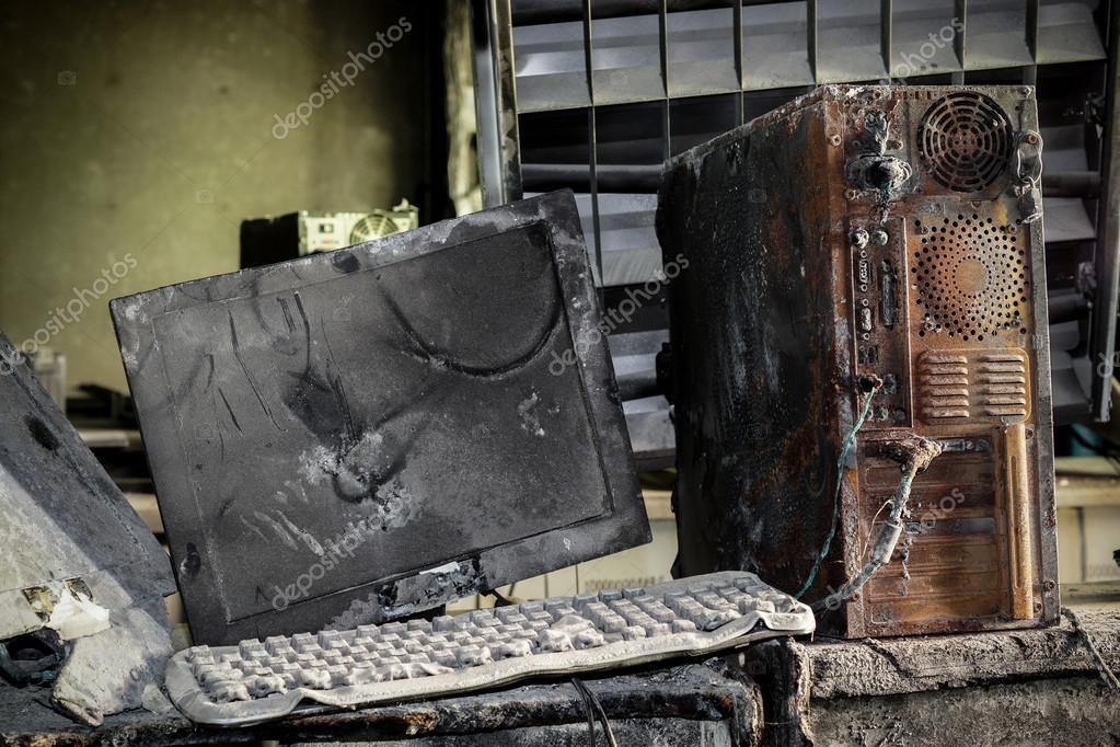 Компьютер перегрелся. Комп взорвался. Сгоревший системник. Может ли взорваться компьютер. Комп горит.