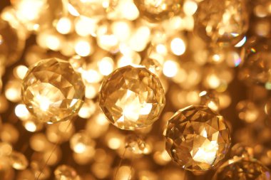 bir avize dan altın bokeh