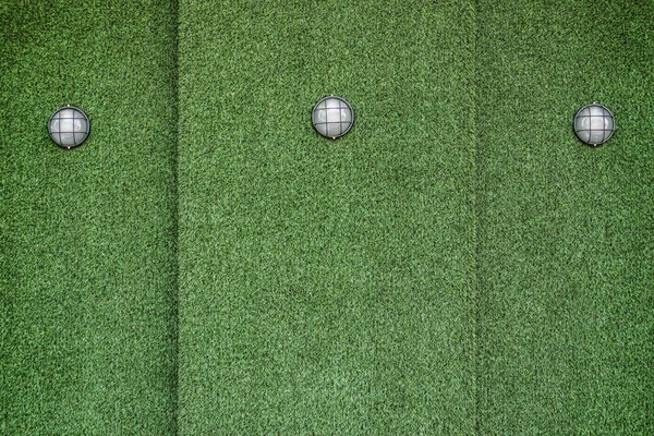 Zelené trávě zeď — Stock fotografie