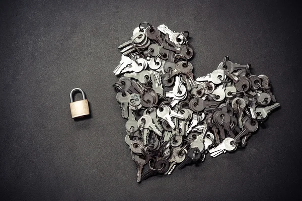 Keys arranged as a heart shape — Stock Photo, Image