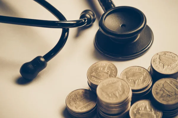 Stetoskop para yığınları ile — Stok fotoğraf