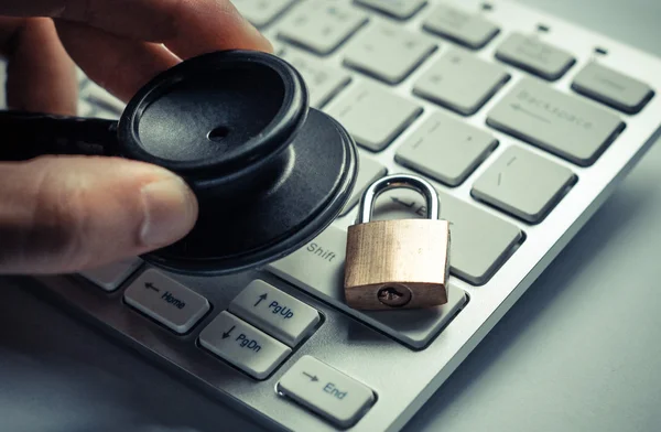 A stethoscope over computer keyboard — Stock Photo, Image