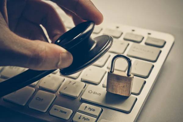 A stethoscope over computer keyboard — Stock Photo, Image