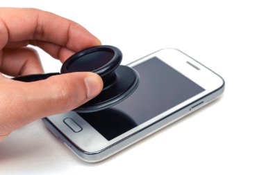 akıllı telefon sistemi kontrol etmek için bir stetoskop kullanarak ele