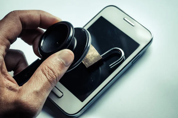 Hand using a stethoscope — Stock Photo, Image