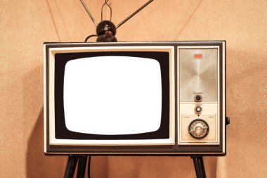 beyaz ekran ile eski televizyon